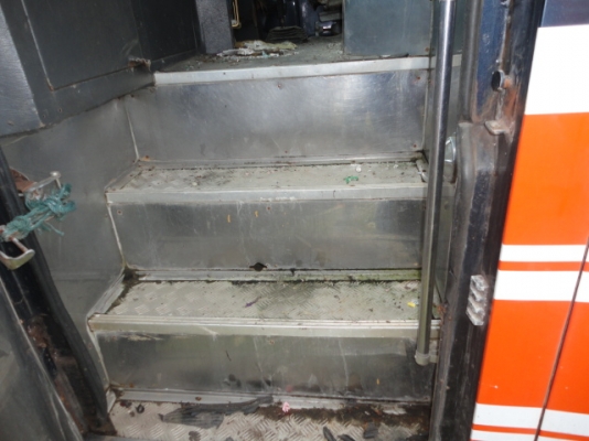 รถบัสยี่ห้อเบนซ์   ติดต่อปารวี  โทร 0839686255