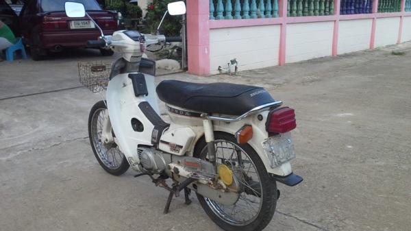 C900 สีขาวทะเบียนโอนภาษีเต็มสีหายากพร้อมประกวดขาย17800บาท