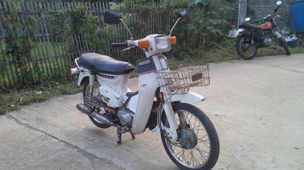 C900 สีขาวทะเบียนโอนภาษีเต็มสีหายากพร้อมประกวดขาย17800บาท