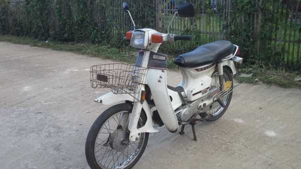 C900 สีขาวทะเบียนโอนภาษีเต็มสีหายากพร้อมประกวดขาย17800บาท