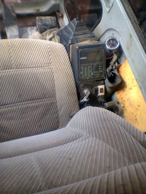 KOBELCO MARK III SK-200 ไฟฟ้าหน้าจอครบพร้อม รถสวยจัดสีสันสวยจัดรอบคัน เครื่องเดิมปั๊มเดิมแห้งดีไม่มีเยิ้ม ภายในเก๋งสะอาดสวย ทำงานเร็วไม่มีโหลด ภายนอกบูมอาร์มไม่มีปะ เอวแน่น ช่วงล่างเต็มดีประมาณ 70\% พร้อมทำงานได้เลย เอกสารทะเบียนครบพร้อม ราคาต่อรองได้ครับ