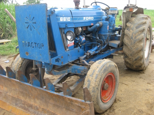 ขายรถไถ FORD 5600 เครื่อง T5 ทะเบียนพร้อมโอน