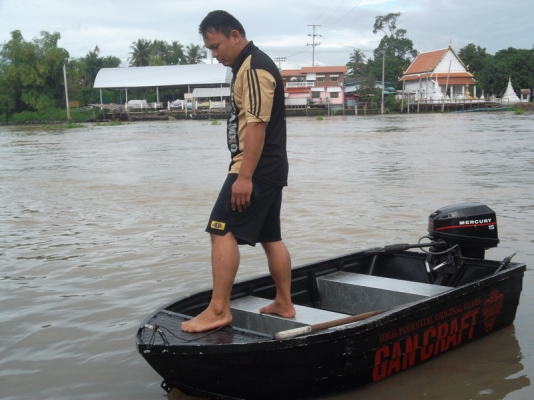 เรืออลู 2 ลำ 12 ฟุต อีกลำ 250 เรืออลู 2 ลำ 12 ฟุต อีกลำ 250