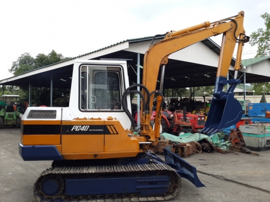ขาย รถขุด KOMATSU รุ่น PC40-3- พร้อมหัวเก๋ง มือสองญี่ปุ่น