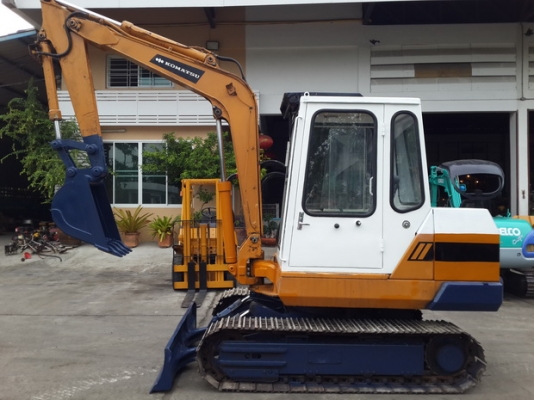 ขาย รถขุด KOMATSU รุ่น PC40-3- พร้อมหัวเก๋ง มือสองญี่ปุ่น