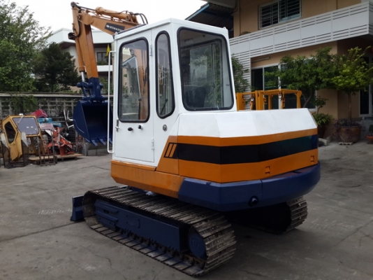 ขาย รถขุด KOMATSU รุ่น PC40-3- พร้อมหัวเก๋ง มือสองญี่ปุ่น