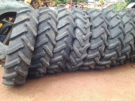 ขายยางใหม่12.4-32 พร้อมล้อกระทะ