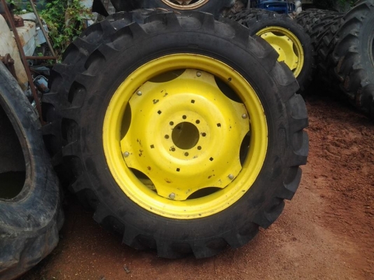 ขายยางใหม่12.4-32 พร้อมล้อกระทะ