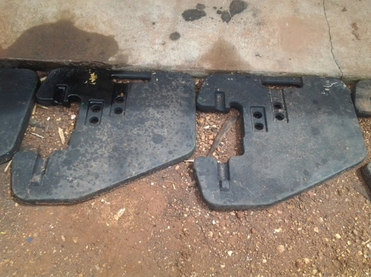 ขายเหล็กถ่วงหน้ารถไถ ขายเหล็กถ่วงหน้ารถไถ