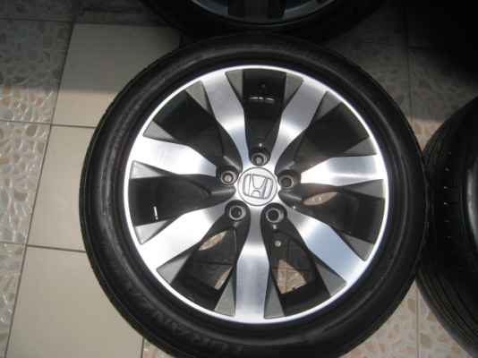 ขายล้อแม็ก Honda Accord 17"x7.5 " et55 5รู114.3 +ยางปี1712 ล้อทำสีมาใหม่ ไม่มีคด ไม่มีดุ้งครับ  สนใจติดต่อเล็กคลองสาม (081-3747940)
