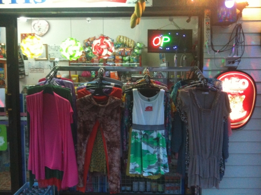 ขายส่งเสื้อผ้าแฟชั่น เลิกกิจการ ถูกกว่าราคาส่ง