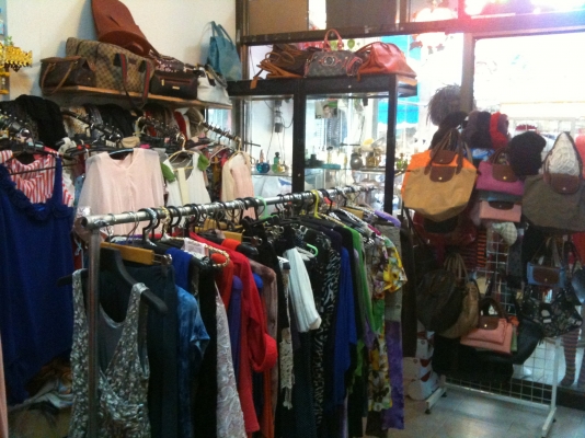 ขายส่งเสื้อผ้าแฟชั่น เลิกกิจการ ถูกกว่าราคาส่ง