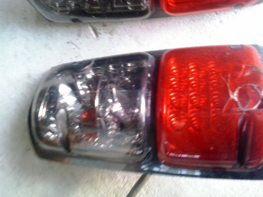 ขาย ไฟท้าย อีซูซุมังกรLED 850บาท 0855155980