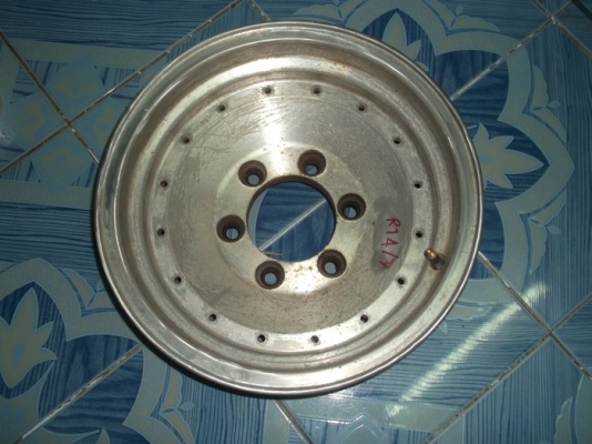 ขายแม็กหยดน้ำ 6รู ขอบ14 กว้าง 7 นิ้ว ครับ