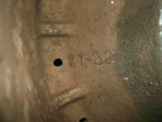 ขายแม็กหยดน้ำ 6รู ขอบ14 กว้าง 7 นิ้ว ครับ ขายแม็กหยดน้ำ 6รู ขอบ14 กว้าง 7 นิ้ว ครับ