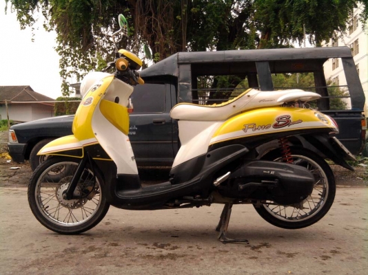 ขออนุญาติขาย Yamaha Fino 115 cc. มือเดียว สีเหลืองขาว