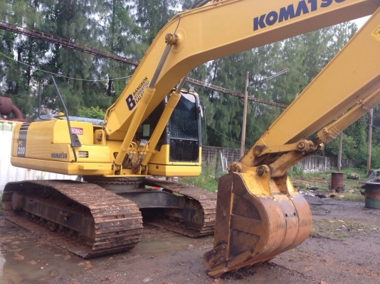 ขายด่วน!!! KOMATSU PC200-7 ไมล์ 3000ชม. สภาพสวยพร้อมใช้งานค่ะ