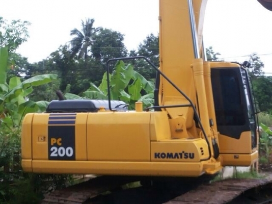 ขายด่วน!!!KOMATSU PC200-7 ไมล์ 6000ชม. สภาพสวยพร้อมใช้งานค่ะ