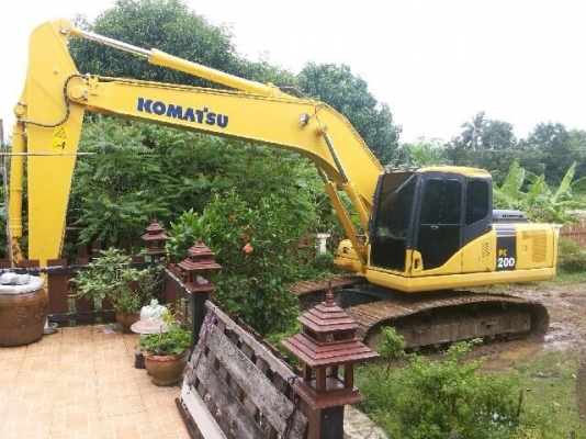 ขายด่วน!!!KOMATSU PC200-7 ไมล์ 6000ชม. สภาพสวยพร้อมใช้งานค่ะ