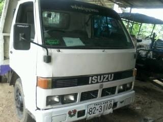 รถ 6 ล้อ ดั้มพ์ ยี่ห้ออีซูซุ เครื่อง 88 แรงม้า สภาพพร้อมใช้งาน รถ 6 ล้อ ดั้มพ์ ยี่ห้ออีซูซุ เครื่อง 88 แรงม้า สภาพพร้อมใช้งาน