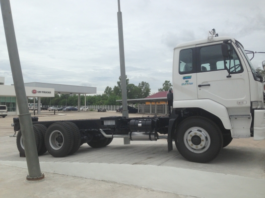 ขายรถ 10ล้อ UD Truck 6x4 รุ่น CMW273MHNB 330แรง