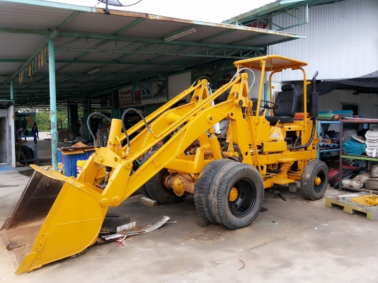 ขายรถตักล้อยาง KOMATSO SD20-5 เจ้าของร้านขายเอง ตักหิน ทรายอยู่ เบอร์ร้าน021918068เป็นเอกวัสดุภัณฑ์