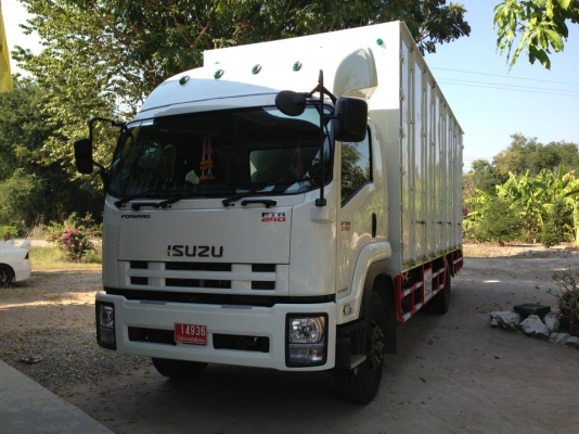 ต้องการขายดาวน์ 6ล้อตู้ 10 บาน FTR240 ต้องการขายดาวน์ 6ล้อตู้ 10 บาน FTR240