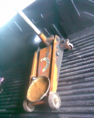 แม่แรงตะเข้ 3 ตันสภาพพร้อมใช้งานครับหนักครับตัวนี้ขนาด  3  ตันครับสภาพเดิมๆครับราคานี้คุ้มมากครับ