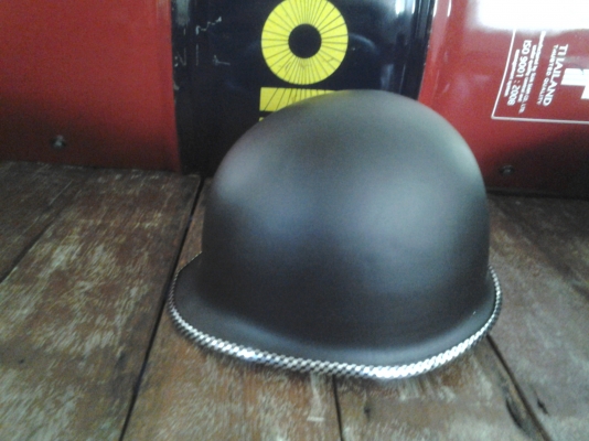 หมวกกันน๊อค หายากรูปทรงคลาสสิค บอดี้เป็นเหล็ก 500 ครับราคาไม่แพง  ครับ
