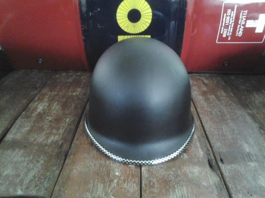 หมวกกันน๊อค หายากรูปทรงคลาสสิค บอดี้เป็นเหล็ก 500 ครับราคาไม่แพง  ครับ