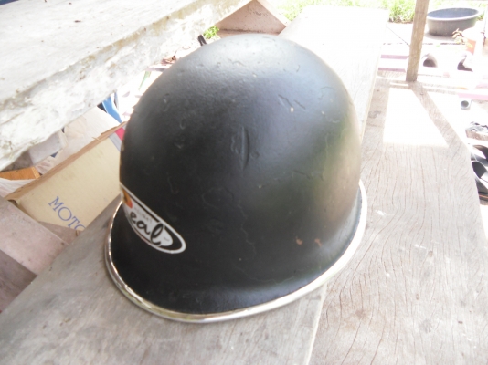 หมวกกันน๊อค หายากรูปทรงคลาสสิค บอดี้เป็นเหล็ก 500 ครับราคาไม่แพง  ครับ