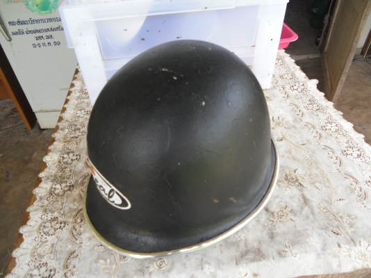 หมวกกันน๊อค หายากรูปทรงคลาสสิค บอดี้เป็นเหล็ก 500 ครับราคาไม่แพง  ครับ