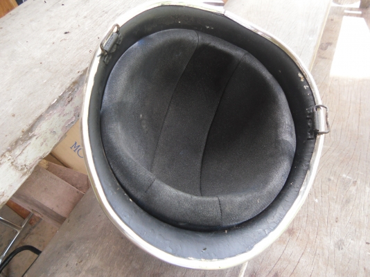 หมวกกันน๊อค หายากรูปทรงคลาสสิค บอดี้เป็นเหล็ก 500 ครับราคาไม่แพง  ครับ