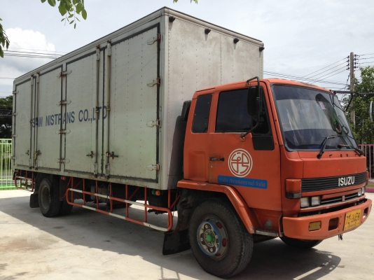 มาอีกแล้วครับ6ล้อราคาเบาๆ 7.20เมตรFtr11ny ตู้10บานครับ มาอีกแล้วครับ6ล้อราคาเบาๆ 7.20เมตรFtr11ny ตู้10บานครับ