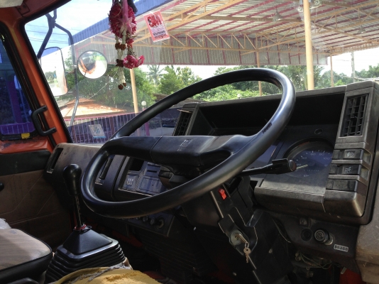 มาอีกแล้วครับ6ล้อราคาเบาๆ 7.20เมตรFtr11ny ตู้10บานครับ มาอีกแล้วครับ6ล้อราคาเบาๆ 7.20เมตรFtr11ny ตู้10บานครับ