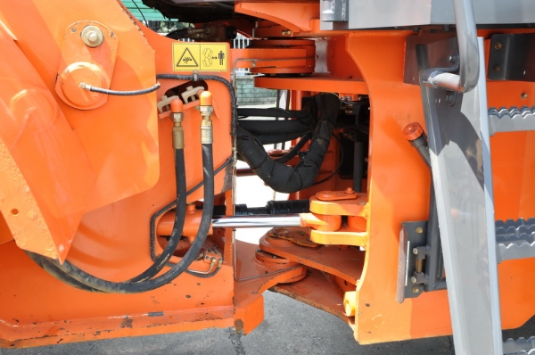 HITACHI  ZW 310  SN  00278