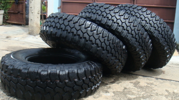 ขายยางMud หน้าแคบ 33นิ้ว ขอบ16 255 85 r16 สวยๆ