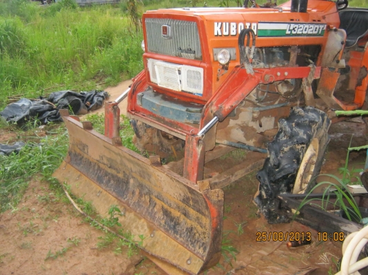 ขายคูโบต้า 32แรง พร้อมอุปกรณ์ 170,000 บาท