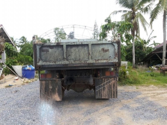 รถอีซูซุ 6 ล้อดั๊ม 165 แรงม้า  สนใจติดต่อ 081 - 6079515