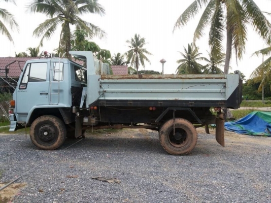 รถอีซูซุ 6 ล้อดั๊ม 165 แรงม้า  สนใจติดต่อ 081 - 6079515