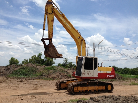 ขาย KOMATSU PC200-5 คอนโทรนสั้น สภาพสวยจริง เดิมจริง ครับคันนี้ สนใจติดต่อโดยตรง 081-4283210