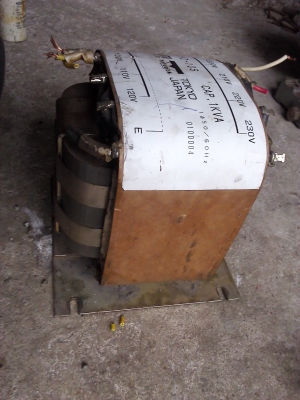 หม้อแปลงไฟ ต่อเครื่องที่ใช้กำลังเยอะได้ 200-230 v.เป็น100-120 V.ให้เลือกหลาบช่วงแรงดันขนาด 1KVA.