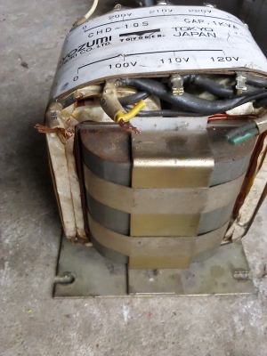 หม้อแปลงไฟ ต่อเครื่องที่ใช้กำลังเยอะได้ 200-230 v.เป็น100-120 V.ให้เลือกหลาบช่วงแรงดันขนาด 1KVA.