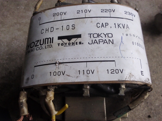 หม้อแปลงไฟ ต่อเครื่องที่ใช้กำลังเยอะได้ 200-230 v.เป็น100-120 V.ให้เลือกหลาบช่วงแรงดันขนาด 1KVA.