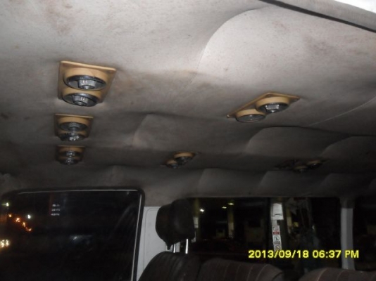 ขายรถตู้Toyota Hiaceตาหวานปี86เครื่อง2Lเกียร์คอเดิม5เกียร์ภายในเบาะเดิมๆแอร์ราวบนภายนอกสีเต็มๆเครื่องดีช่วงล่างแน่นๆใช้ส่งของกันฝนได้ครับเอกสารพร้อมขายถูกๆครับ