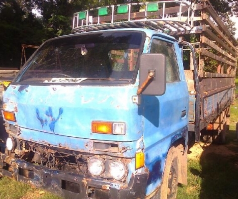 TOYOTA DYNA 85 HP กระบะเหล็กคอกไม้ความยาว 4.30 เมตรสภาพดี วางหัวเก๋ง ISUZU KS สภาพดีมีผุบ้างเล็กน้อย เครื่องแรงดีพร้อมใช้งาน ช่วงล่างเดิมๆคัชซีไม่มีผุ ยาง 7.50 ขอบ 16 สภาพดีพร้อมใช้งาน เอกสารทะเบียนชุดโอนครบพร้อม ราคาต่อรองได้ครับ