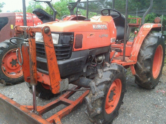 ขายรถไถ KUBOTA  L3408 พร้อมดันหน้ารถไร่ไม่ได้ทำสีใหม่ มีทะเบียนจัดไฟแนนซ์ได้ 120,000(ศรีสวัสดิ์)