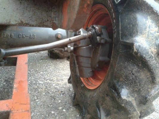 ขายรถไถ KUBOTA  L3408 พร้อมดันหน้ารถไร่ไม่ได้ทำสีใหม่ มีทะเบียนจัดไฟแนนซ์ได้ 120,000(ศรีสวัสดิ์)