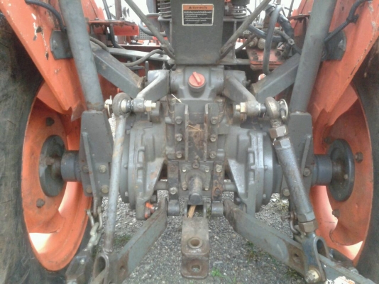 ขายรถไถ KUBOTA  L3408 พร้อมดันหน้ารถไร่ไม่ได้ทำสีใหม่ มีทะเบียนจัดไฟแนนซ์ได้ 120,000(ศรีสวัสดิ์)