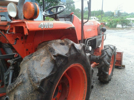 ขายรถไถ KUBOTA  L3408 พร้อมดันหน้ารถไร่ไม่ได้ทำสีใหม่ มีทะเบียนจัดไฟแนนซ์ได้ 120,000(ศรีสวัสดิ์)